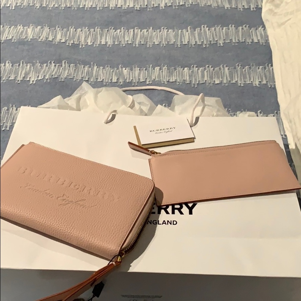 Burberry - Picture 4 of 4